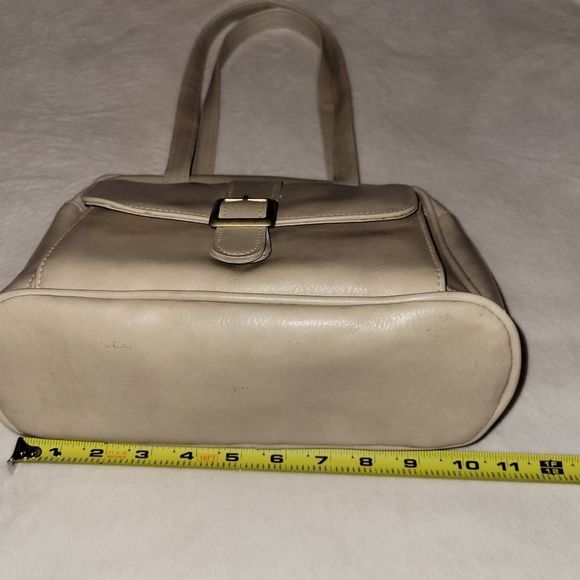 Beige purse - Picture 4 of 9